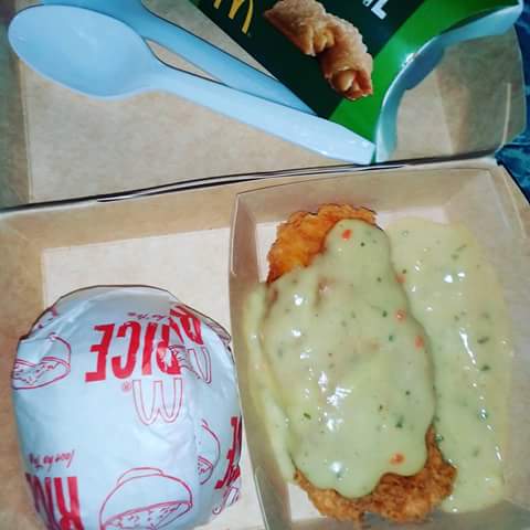 iamangel0213's tweet photo. Dahil ako'y Pabebe girl. At love ko ang Aldub nagpaorder ako sa aking Mahal. #ChickenFilletAlaking @McDo_PH http://t.co/xRAnbtM13e