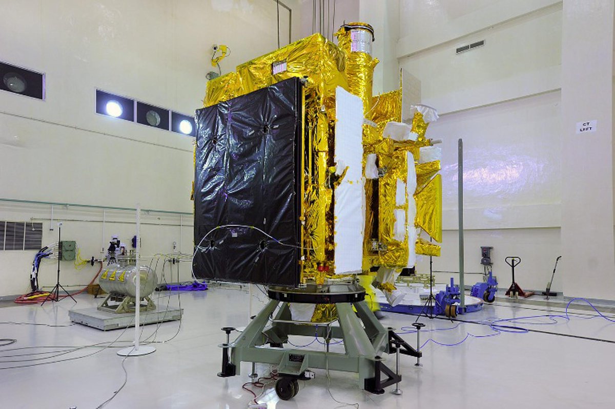 CGTNOfficial's tweet image. India launches its first space observatory #ASTROSAT, dubbed “mini-Hubble telescope” into space