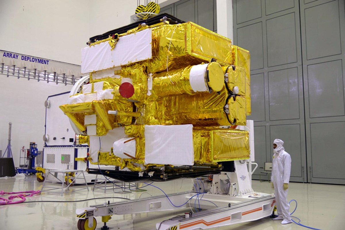 CGTNOfficial's tweet image. India launches its first space observatory #ASTROSAT, dubbed “mini-Hubble telescope” into space