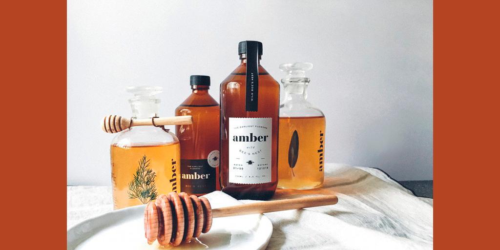 GImpresion's tweet photo. Amber, marca y #packaging de miel, rústica y contemporánea, de tonos blancos, grises, marrones y amarillos. #Diseño http://t.co/3YtoBwvrmW