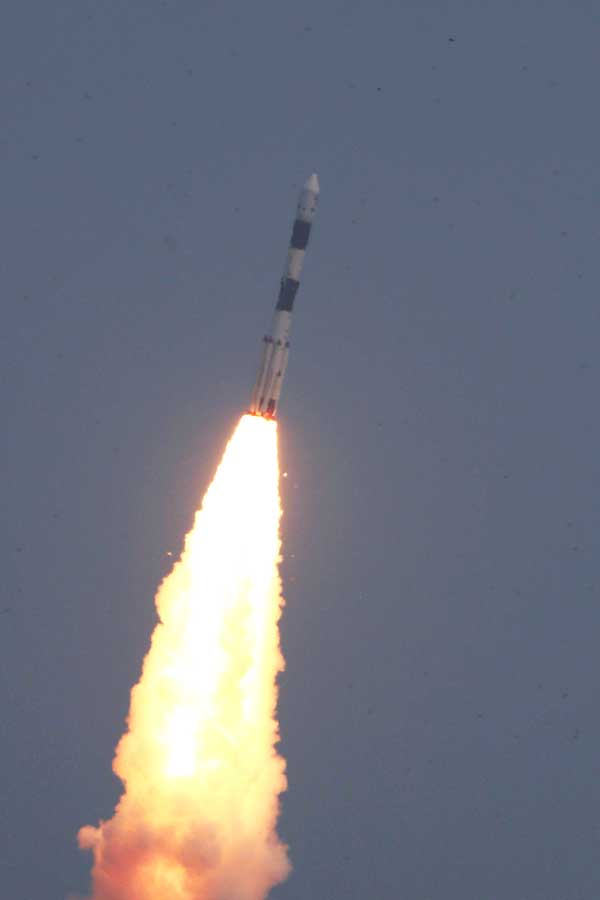 isro's tweet image. PSLV Successfully Launches India’s Multi Wavelength Space Observatory ASTROSAT - See more at: isro.gov.in/update/28-sep-…