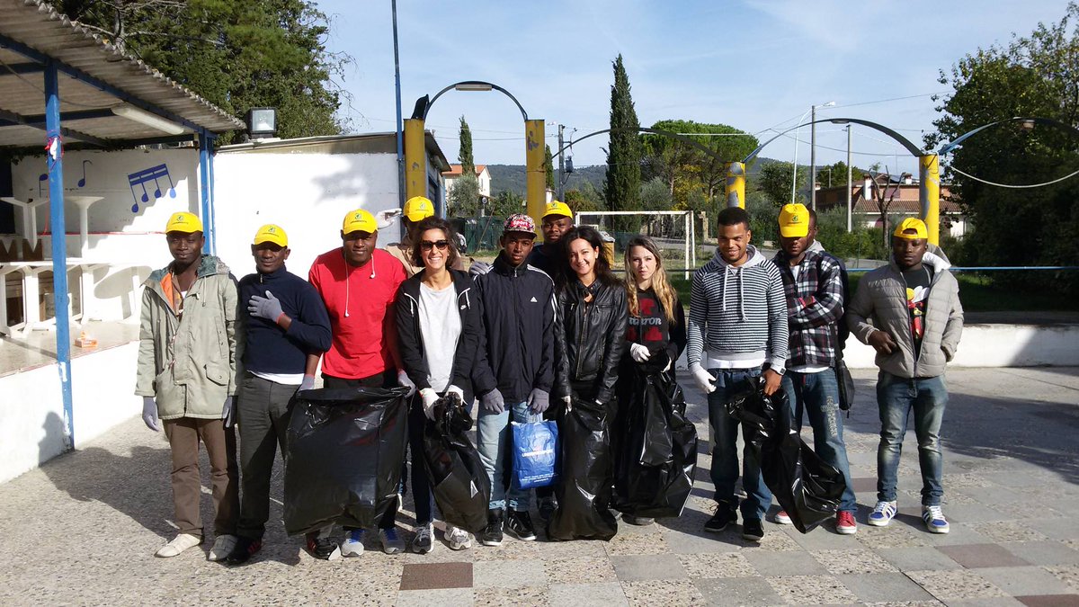 ACBArezzo's tweet photo. ACB a Puliamo il Mondo in loc. Pieve San Giovanni nel comune di Capolona (AR) @LegambienteAR http://t.co/I6BoeJoAx8
