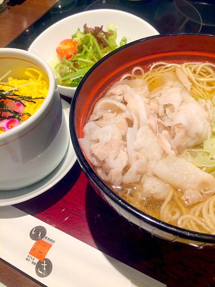 2Youko's tweet photo. 今日のランチ❤️大分シティで鹿児島の黒豚しゃぶ蕎麦セット❤️最高❤️ http://t.co/cCDwJAq1il