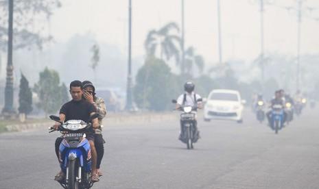 meciw_'s tweet photo. Cc: @jokowi "@bostio: #MelawanAsap: Sembuhkan Luka Orang-orang di Riau http://t.co/ZwKfAZBEc3 http://t.co/MfITpgHgAM"