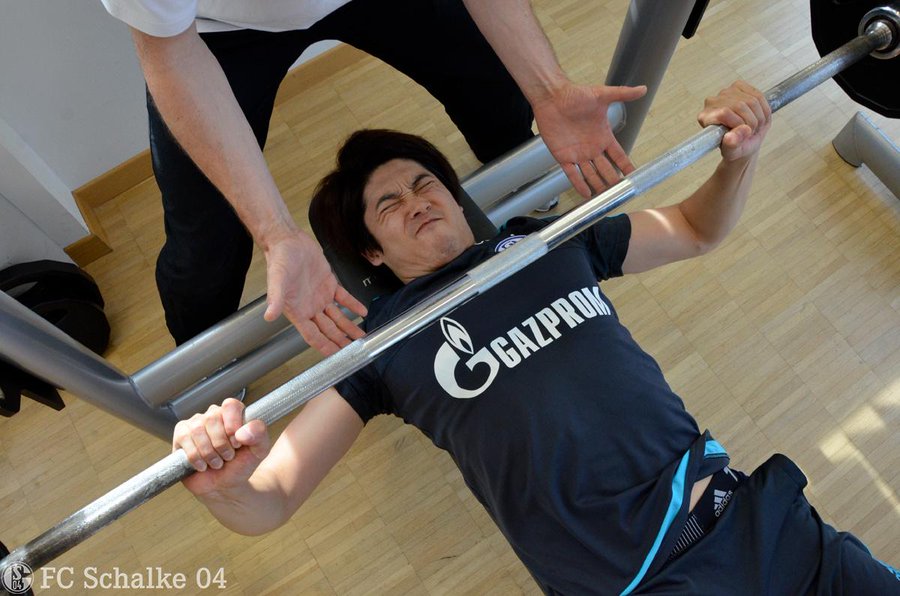 体重69kgの内田篤人 75kgのベンチプレスを持ち上げる 新記録らしい
