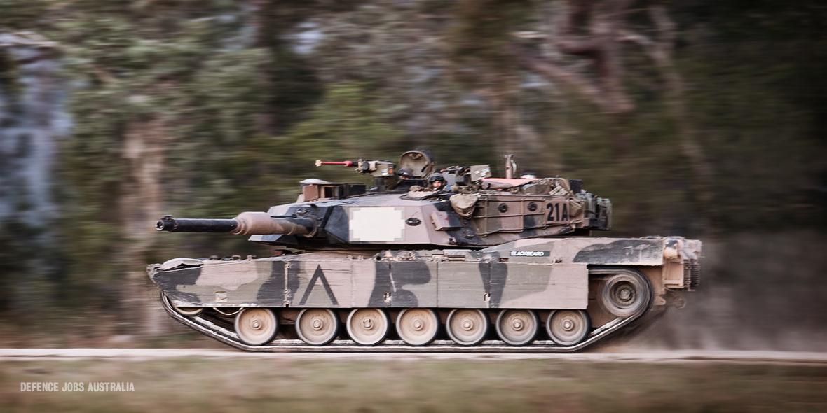 The @AustralianArmy M1A1 Abrams takes off through Shoalwater Bay Training Area during @TalismanSabre. #TS15 #ADFonEX