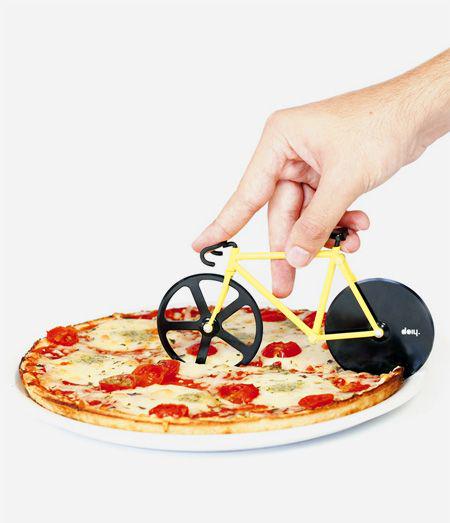 ByeCycleTours's tweet image. This is what I need! Two of my favourite things. #homemadepizza #bicyclepizzacutter #mondaymusthave