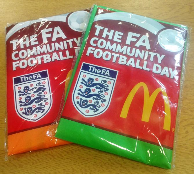 EssexCountyFA's tweet photo. WIN! Extra Large Training Bibs (10 x Orange, 10 x Green). RT/follow by 9:00am tomorrow (Tuesday) to enter. http://t.co/7JvjD3FM4b