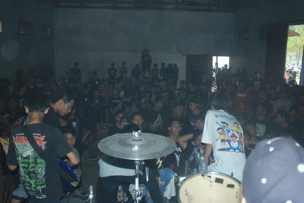 D.T.R (@deadtorevolt) on Twitter photo Keseruan kita kemaren di acara KOTABUMI EXTREME FEST 3 !!! Terima kasih buat keluarga besar KEM dan kalian semua :)) Keseruan kita kemaren di acara KOTABUMI EXTREME FEST 3 !!! Terima kasih buat keluarga besar KEM dan kalian semua :))