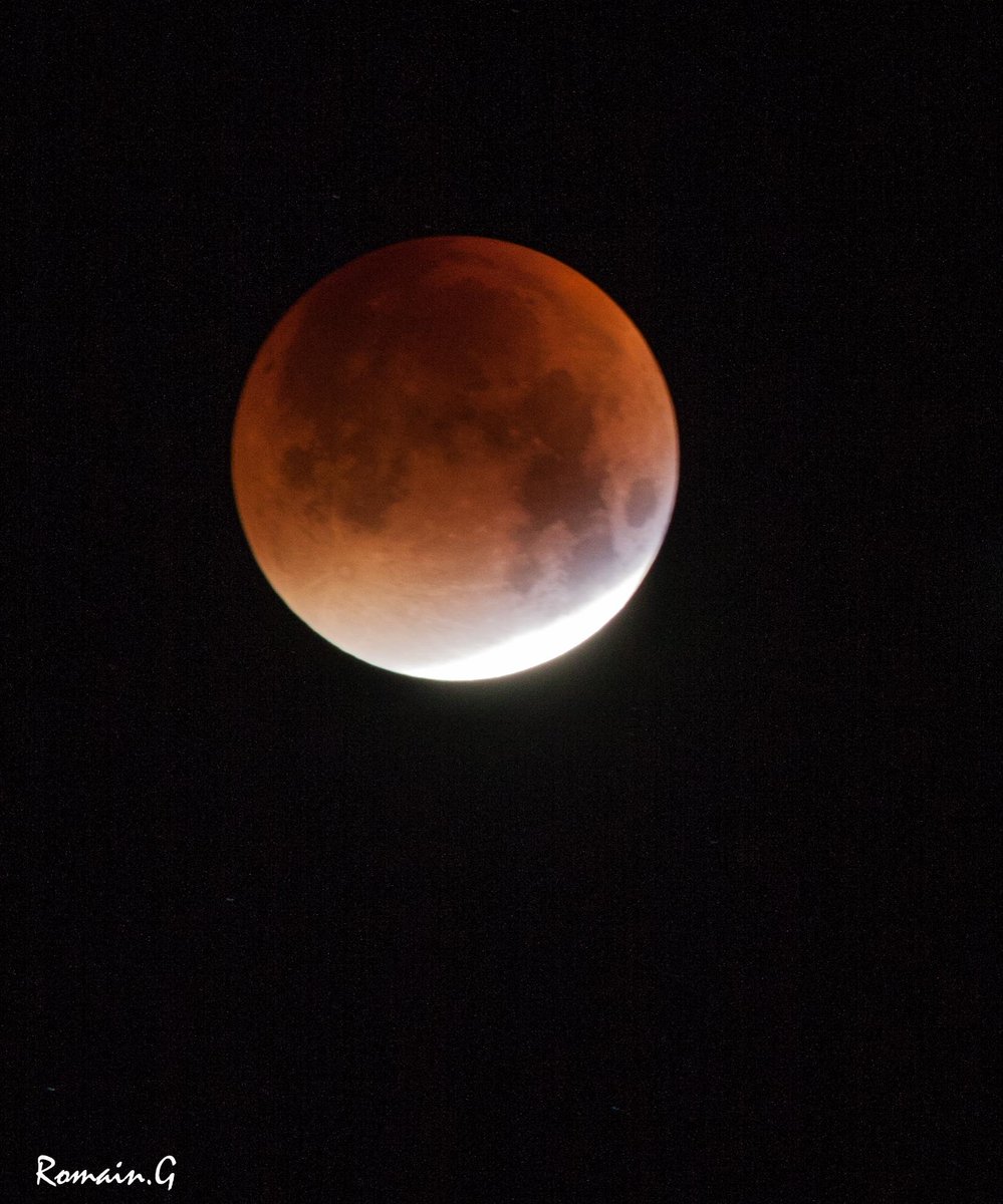Guigui_56's tweet photo. #SuperBloodMoon, les photos de cette nuit. cc @radiometeo @KeraunosObs http://t.co/W4NEICgoWp