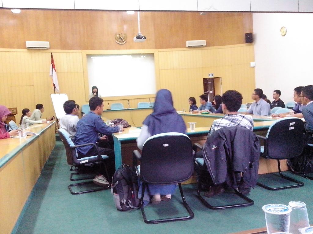 Penyampaian TM (Technical Meeting) hari ke -1 oleh Siska Fitriana (Sie Acara) <a href="/iycsd2015/">IYCSD2015</a>