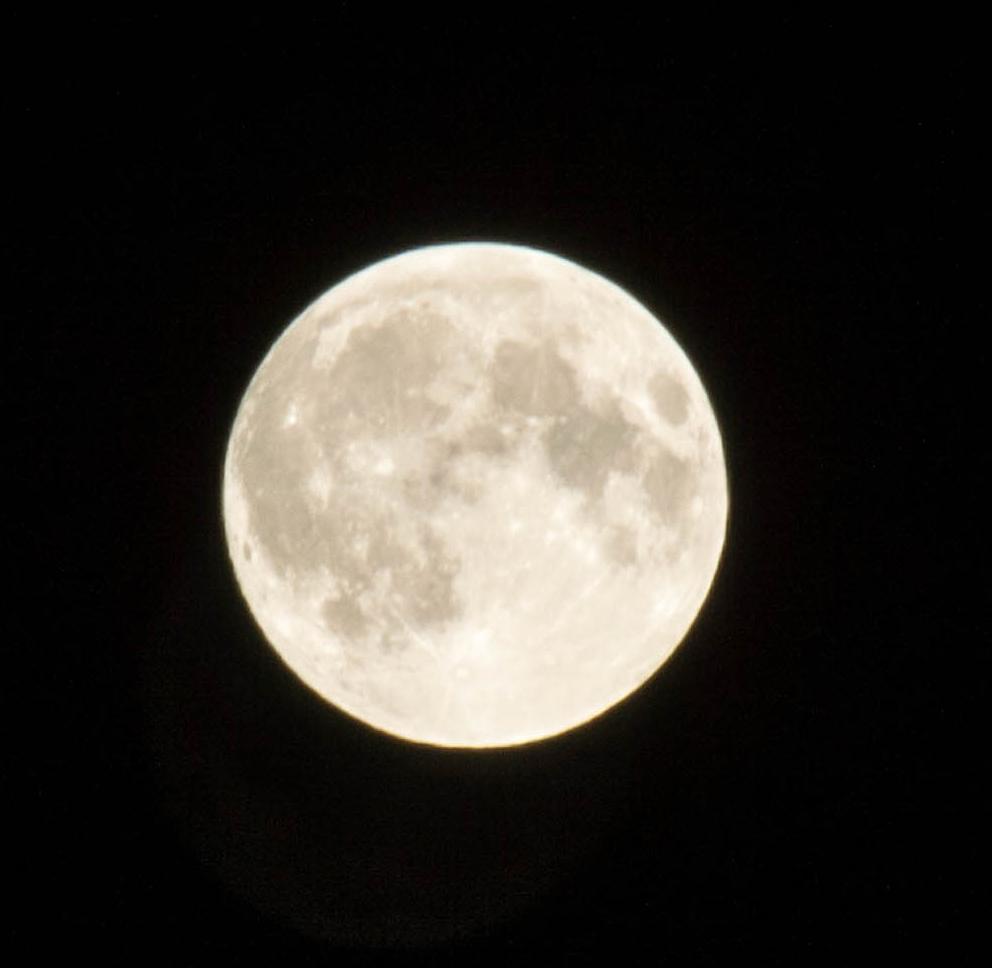 resolutioncreat's tweet image. Super Moon over Billericay last night!