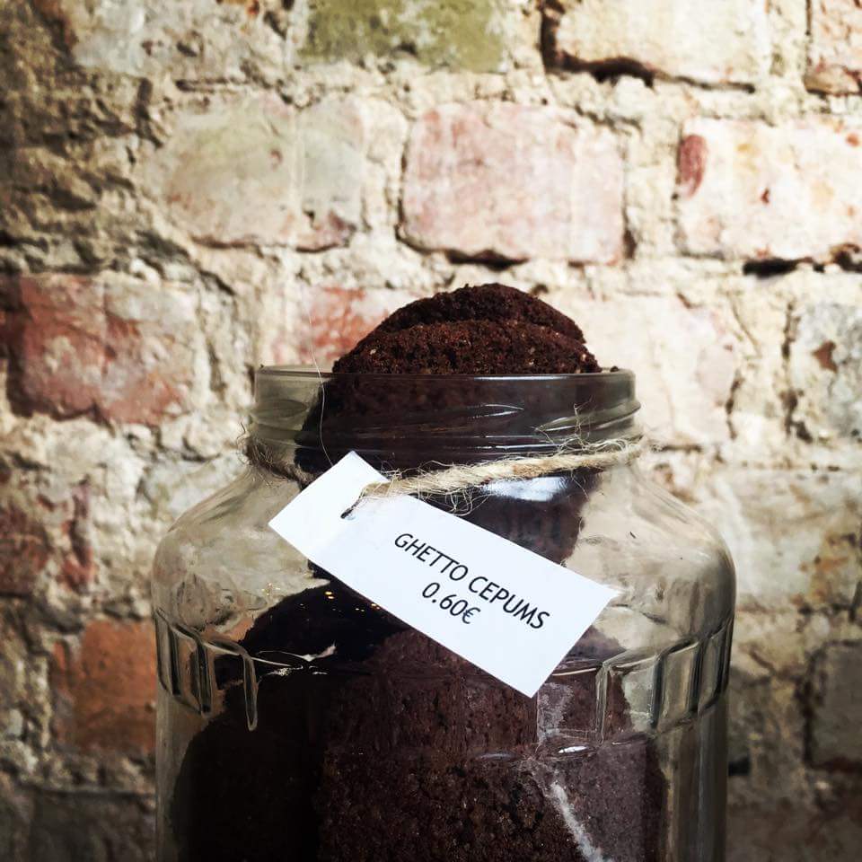 Ghetto_Burger's tweet photo. Šorīt virtuvē smaržoja pēc šokolādes! #ghettocookie http://t.co/U5xdOhI9AY