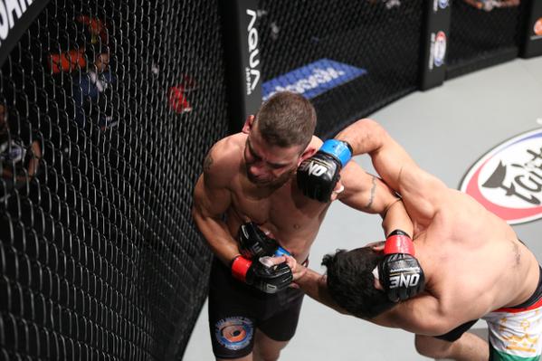 AQUAElectronics's tweet photo. Muin Gafurov defeats Casey Suire by KO (Spinning Back Kick) at 0:55 of Rd 1 http://t.co/LHKJLGHabl