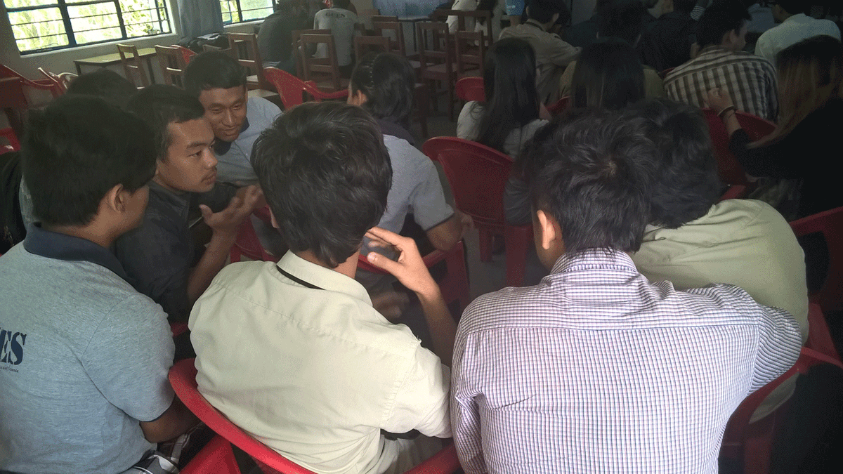 luzanb's tweet photo. Youths are really into it #Youth4Recon, Can't even imagine they have this good solution for Reconstruction #PostEQ http://t.co/KWysga72qZ