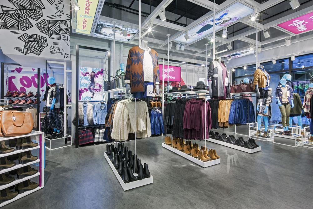 Storm_DFX's tweet photo. The first @Primark in the USA has launched and it's in Boston, MA. It looks great. #retail http://t.co/MvCLHWwogD http://t.co/URs60uDenC