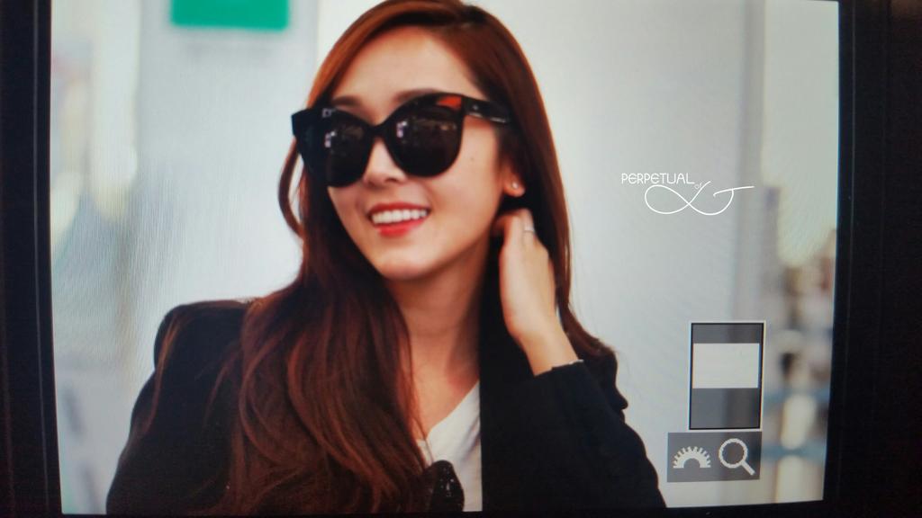 [PIC][28-09-2015]Jessica trở về Hàn Quốc vào chiều nay CP-ua91UkAALurS