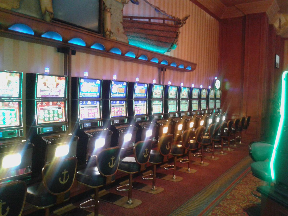 Omega_GamingSA's tweet photo. Further Kp3 installations taken place across the country. 20 were installed at Grandwest #Konami #Kp3 #Signature http://t.co/k1vwBdeNCo