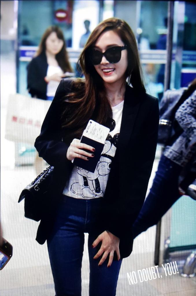 [PIC][28-09-2015]Jessica trở về Hàn Quốc vào chiều nay CP-v6z0UsAACT_w