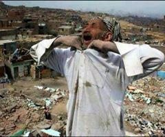 بيه ضحكه
ترجّع العيد القديم
وبيه دمعه
تعلم عيون اليتيم
ويا ضحكتي
صافيه بعين الغشيم
ويادمعتي الضايعه ب(اللّـہ̣̥ كريم )