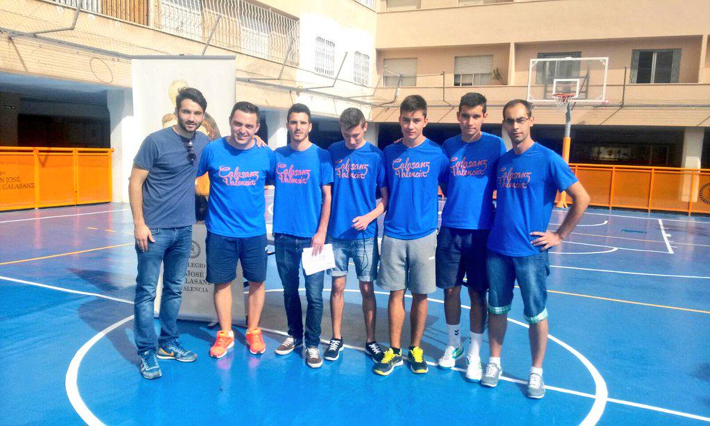 SD_Calasanz's tweet photo. Gran comienzo de temporada con el #IITorneoFutsalCalasanz! http://t.co/oHd3m2e4Zq