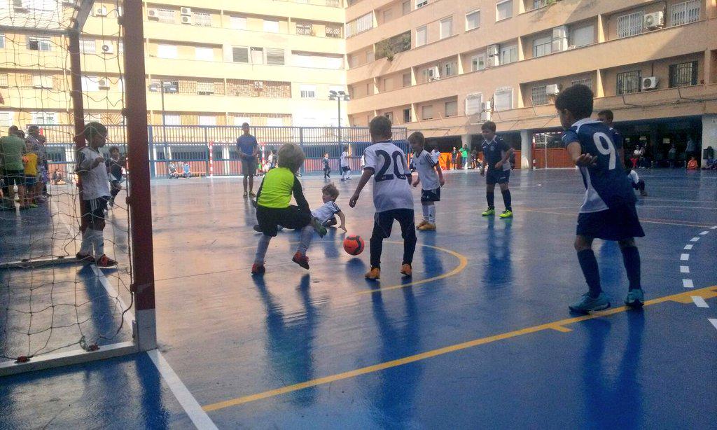 SD_Calasanz's tweet photo. Gran comienzo de temporada con el #IITorneoFutsalCalasanz! http://t.co/oHd3m2e4Zq
