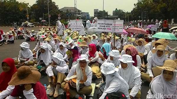Curhat Bidan yang Ikut Demo di Istana de.tk/6KJdaZ