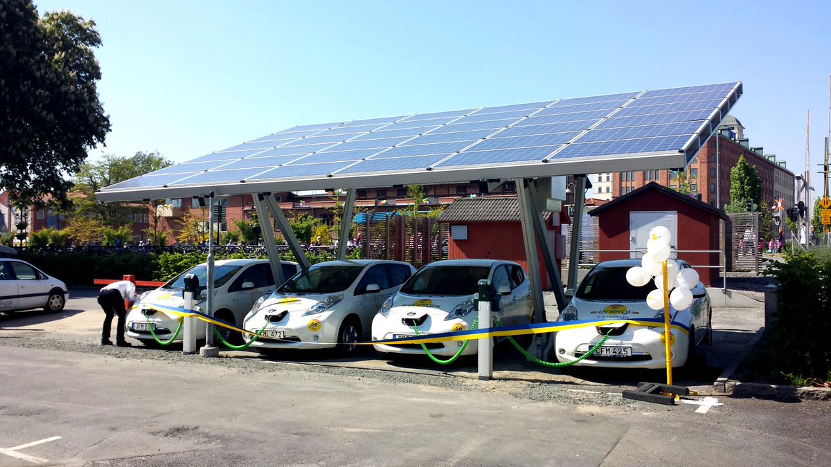 MoveAbout_Swe's tweet photo. Du som bor eller jobbar i #Kristianstad har möjlighet att boka #elbil från C4 Energis #Solbilspool! #Bilpool http://t.co/ZMj99Hbmpb