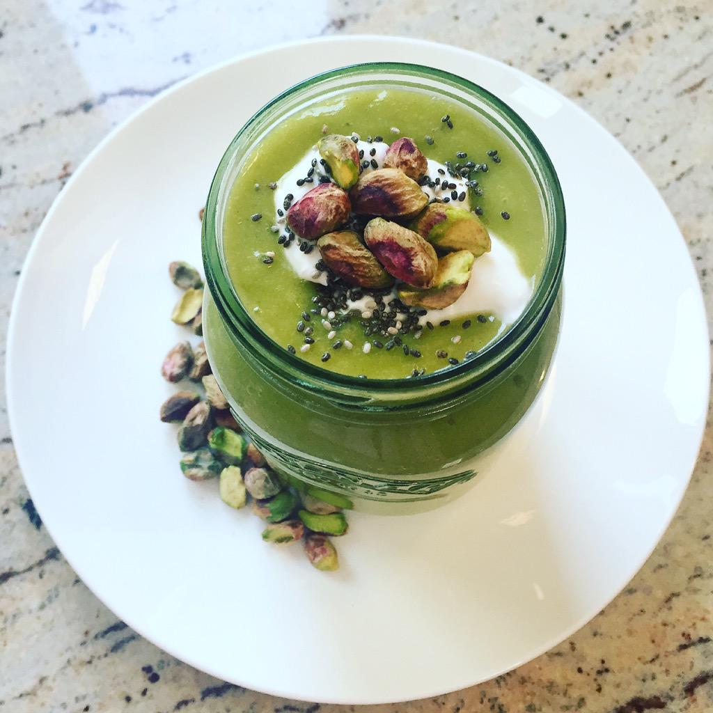 Mango &amp; Moringa #blend w. #pistachio #coconut &amp; #chia 💚 #moringa is full of #zinc #potassium #vitamins A &amp; E  #BeU