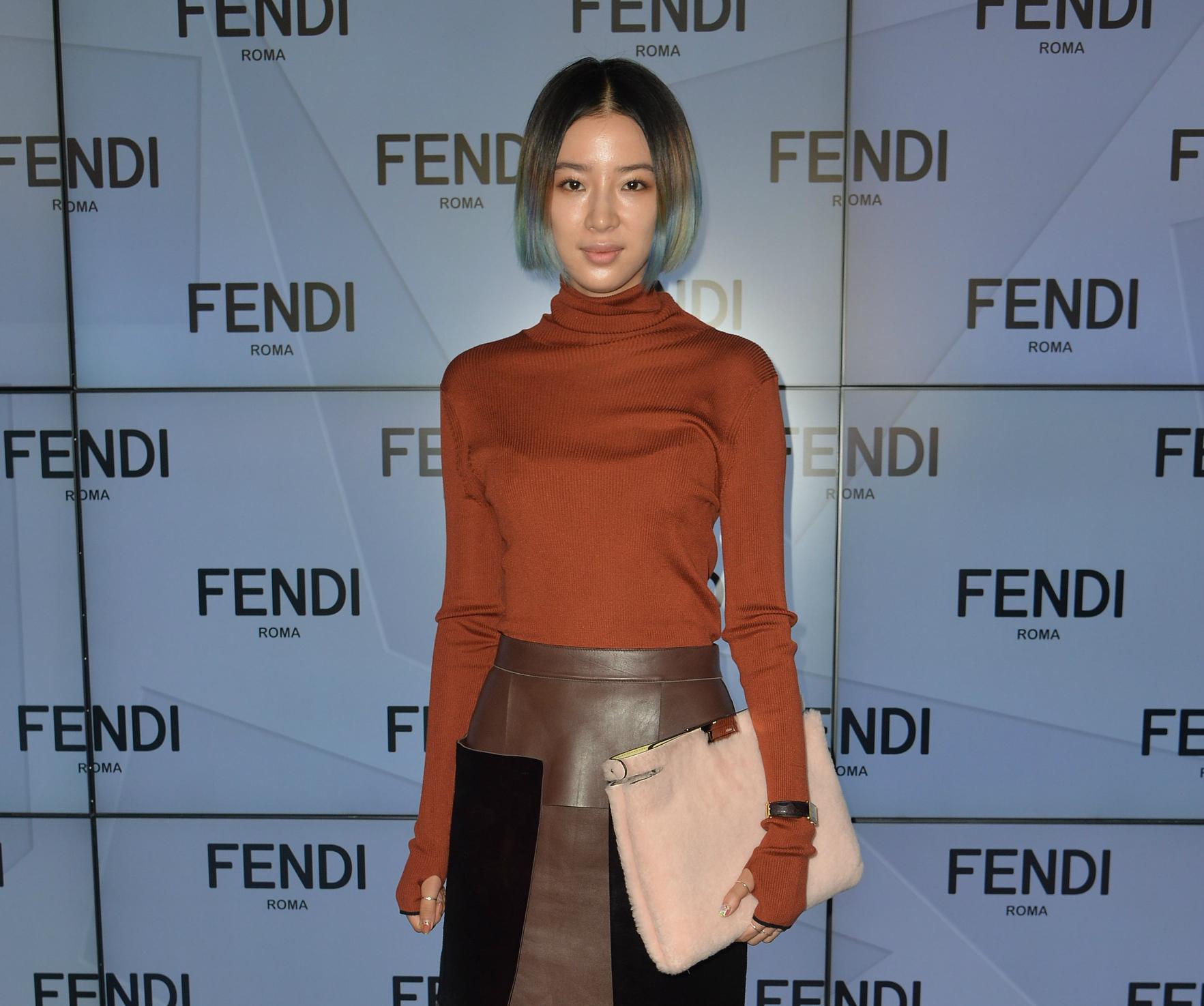 Fendi peekaboo hotsell clutch