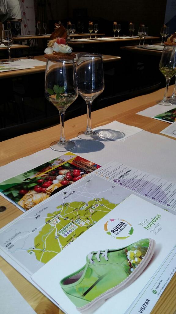 CyLEsVida's tweet photo. El vino y la gastronomía de @RutaVinodeRueda protagonista ahora en #ExpoCyL @DORueda #ExpoSpain2015 #RVRueda http://t.co/khr8C8Zshh