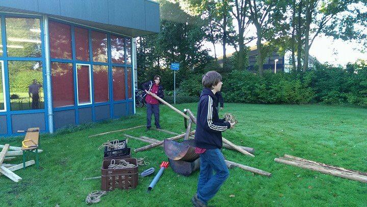 Trijsberg's tweet photo. De heren van @ra715 zijn ook weer actief tijdens Groen DoeDag in @gem_Hattem.#scouting #GroenDoeDag #Hattem http://t.co/7kn2rcJKaF