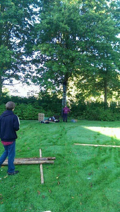Trijsberg's tweet photo. De heren van @ra715 zijn ook weer actief tijdens Groen DoeDag in @gem_Hattem.#scouting #GroenDoeDag #Hattem http://t.co/7kn2rcJKaF