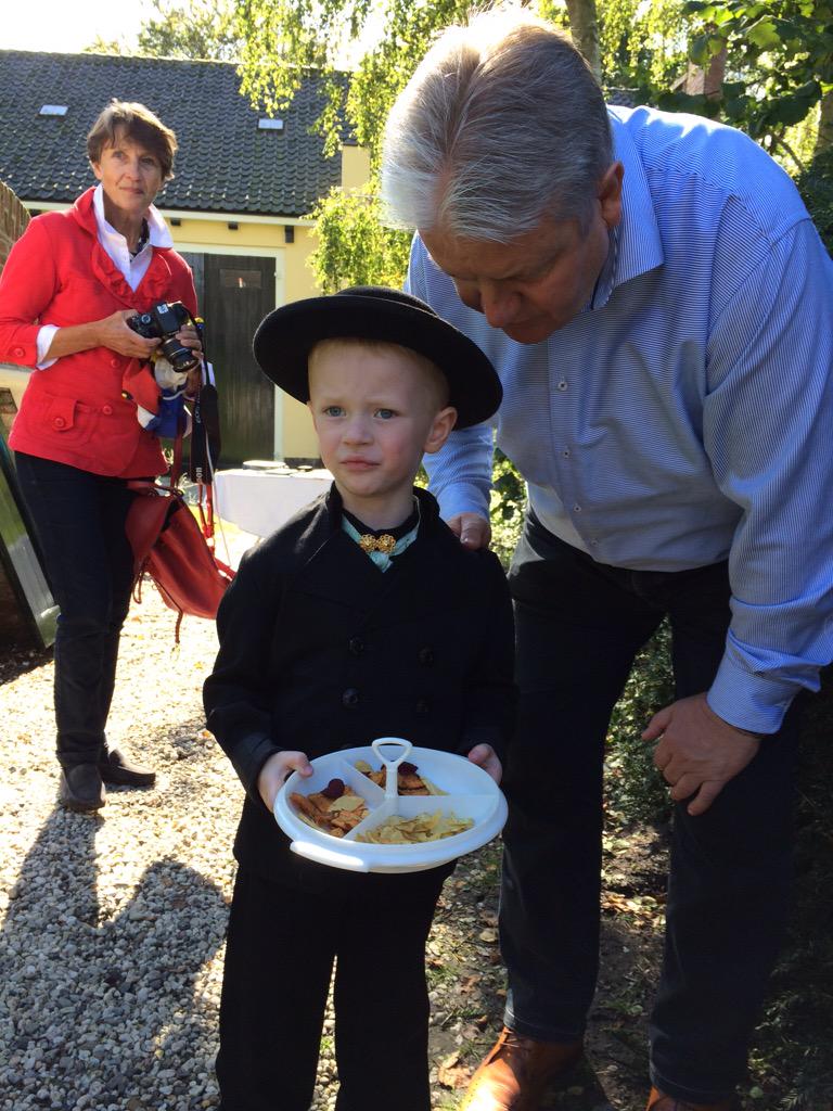 CarlaSchnknecht's tweet image. Daan met ome Kees op landgoed  Overduin!