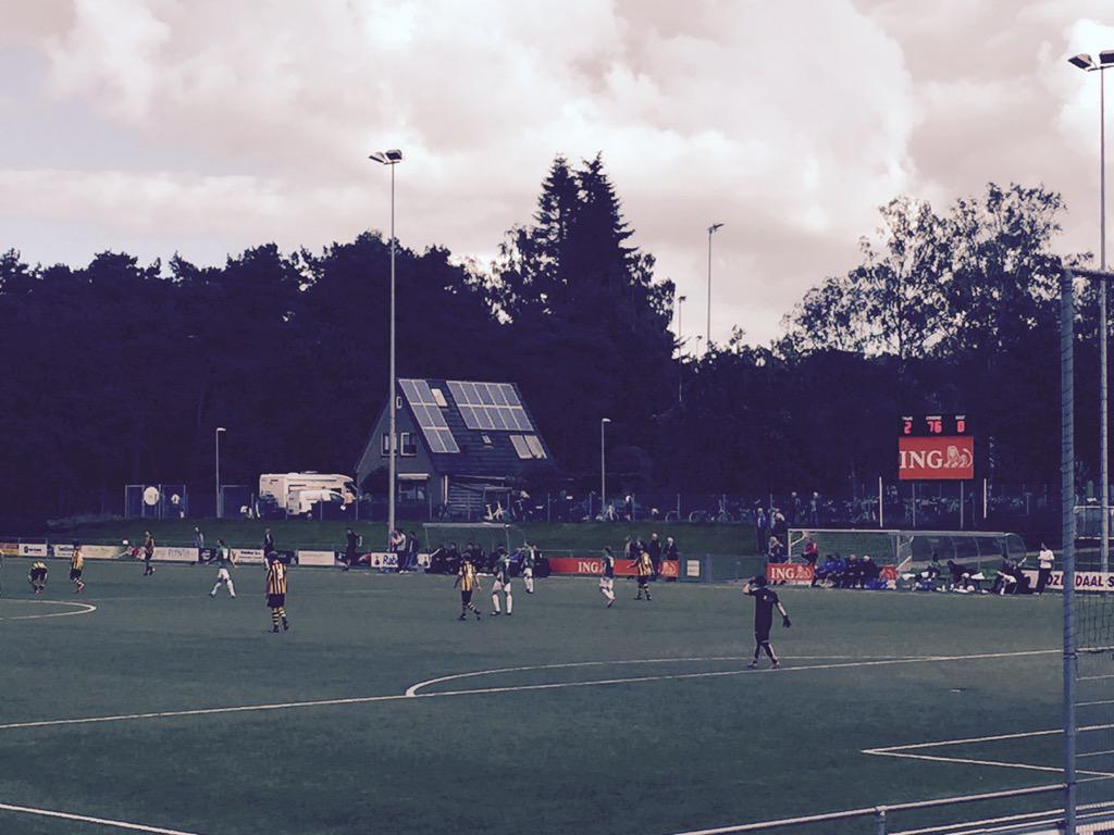 VVOG 2 staatjes 2-0 voor tegen DVS 2. Voorsprong dik verdiend.