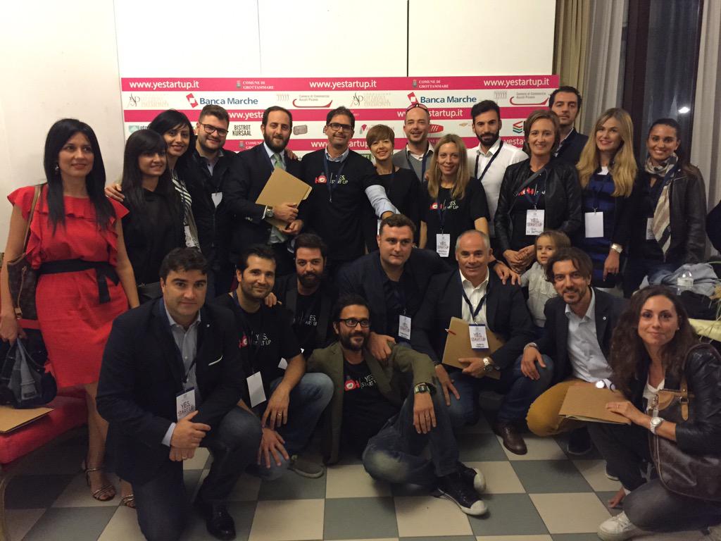 BucciarelliFra's tweet photo. La foto conclusiva con #amici #staff e #partner #speedap15 http://t.co/LbBUjzEUMx