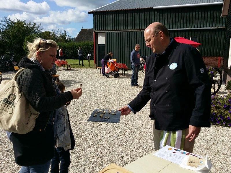 Hollandswild1's tweet photo. Proeverij #WildeGans met #Handpeer bij @DeHaarseGaard http://t.co/vNMvOTwj4W