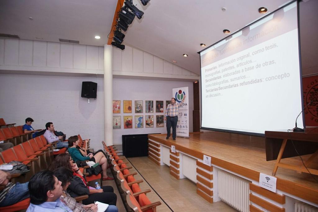 wikimedia_es's tweet photo. Charla de @tramullas en #WikiConnection sobre referencias y Wikipedia. http://t.co/UMCAfRFYOq