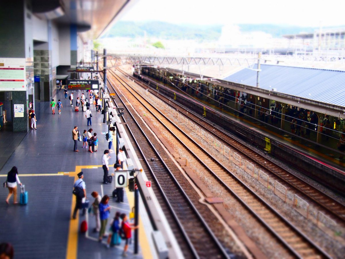 216R's tweet photo. 京都タワー、京都駅、鴨川デルタ
#チルトシフト #tilt_shift http://t.co/xk8J21Bw1i