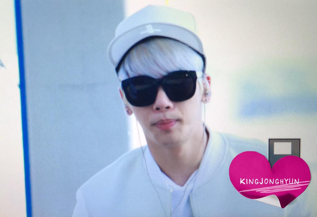 150926 Jonghyun @ Aeropuertos de Incheon y Suvarnabhumi {Rumbo a Tailandia} CP0AtCEUwAApQOX