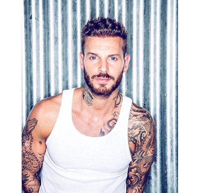 GossipRoomOff's tweet photo. 1 #RT = 1 bon anniversaire au chanteur @MPOFFICIAL qui fête ses 30 ans aujourd'hui ! 🎉✨🎈🎤 #JoyeuxAnniversaireMP30Ans http://t.co/GxGiw7LCkH