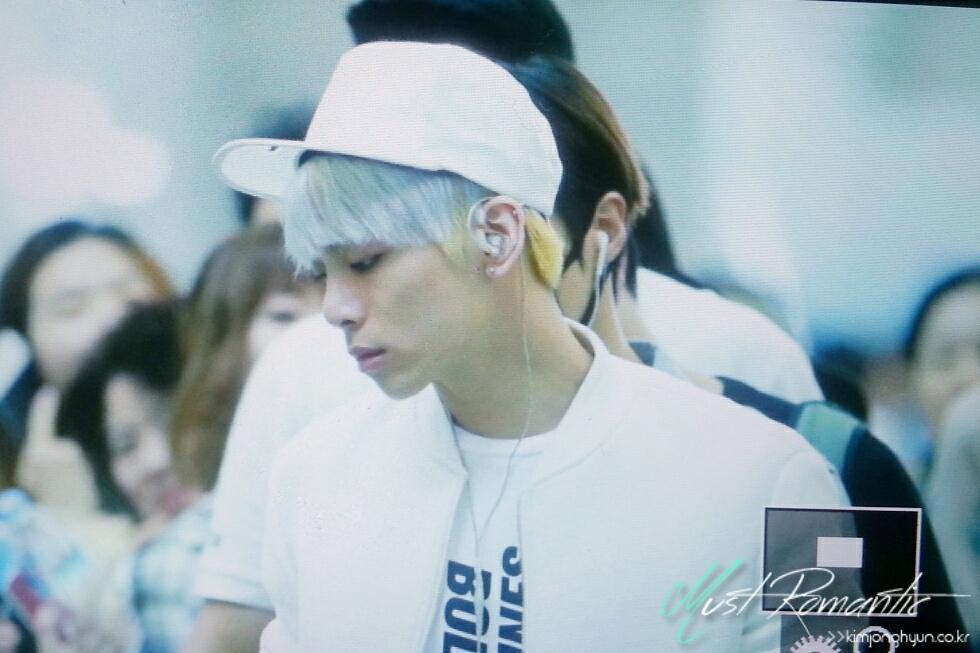 150926 Jonghyun @ Aeropuertos de Incheon y Suvarnabhumi {Rumbo a Tailandia} CP0Dv8IUcAAZDMO