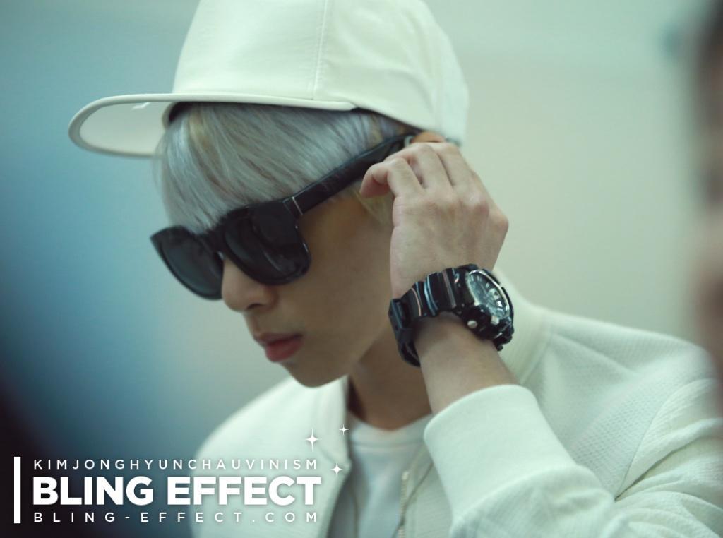 150926 Jonghyun @ Aeropuertos de Incheon y Suvarnabhumi {Rumbo a Tailandia} CP0E1jVUYAEJo9R