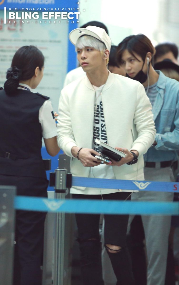 150926 Jonghyun @ Aeropuertos de Incheon y Suvarnabhumi {Rumbo a Tailandia} CP0E2wAU8AAIy5G