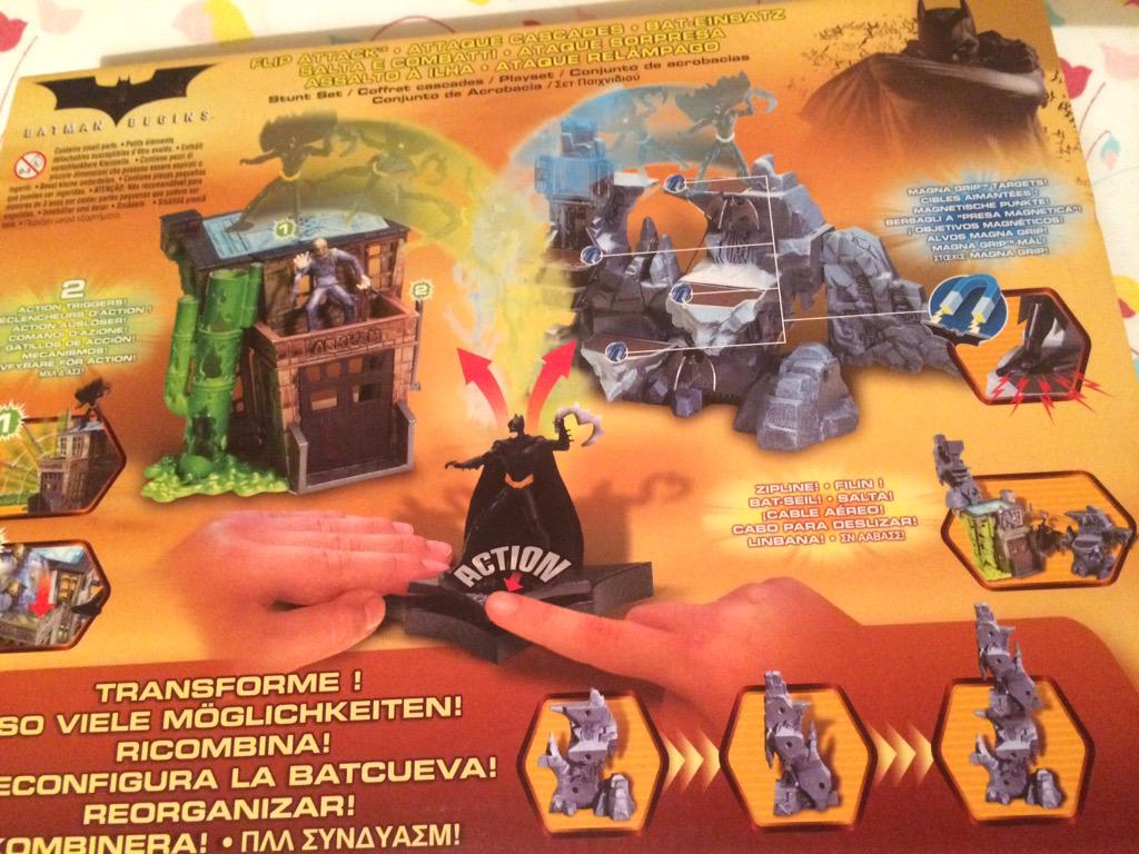 BatmanCrimeSolv's tweet photo. @BatmanCrimeSolv: #BatmanDay #FlipAttack set #Arkham http://t.co/puwwj6X6SM