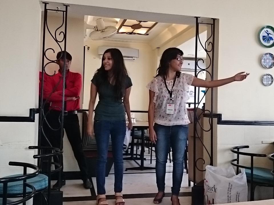 TheIndiaDiaries's tweet photo. Quiz time xD #KolkataFoodJourmey #TIDExplores @TheIndiaDiaries @Sukanya_94 @BeingChatterjee http://t.co/9eXs2jUFTc