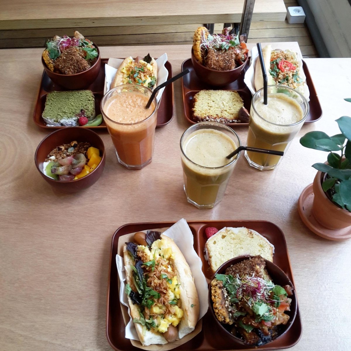 We are close today We open tomorrow 
For the brunch 12 to 16 !