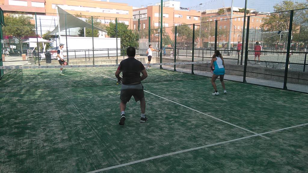 padeltriana's tweet photo. PRIMERA JORNADA #TrianaPadelTour | María José y @globaltres Vs @xans_88 y @Ale_Azcona28 (Grupo A) http://t.co/TEe0aqdIAU
