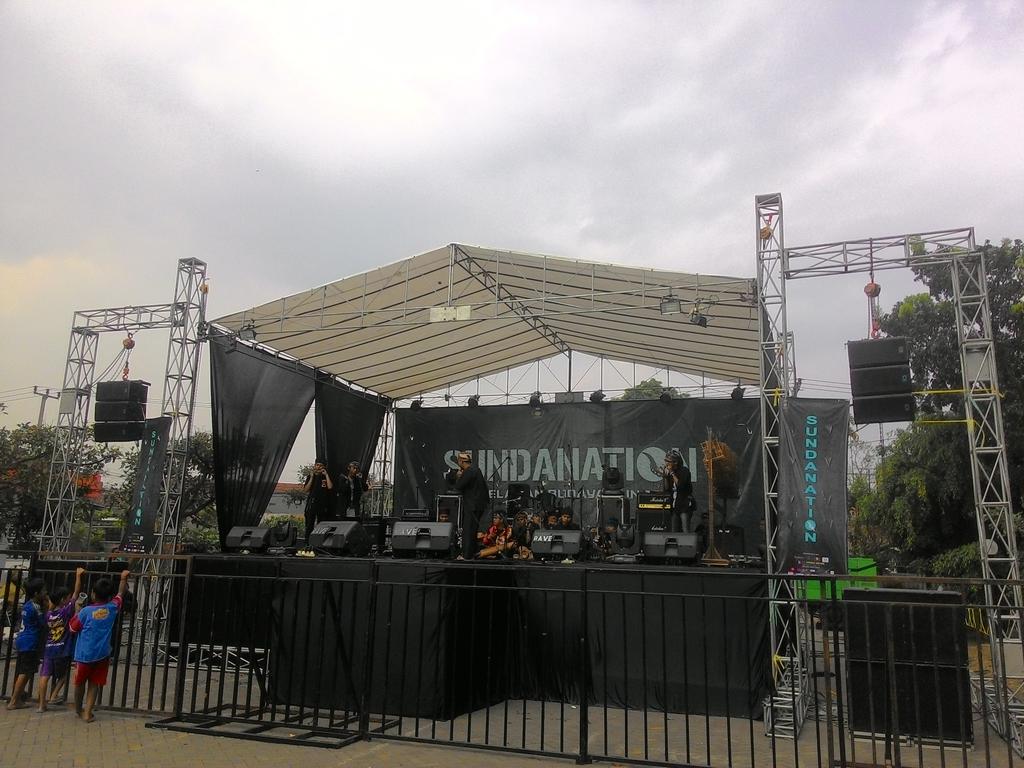 Perform karinding #SUNDANATION