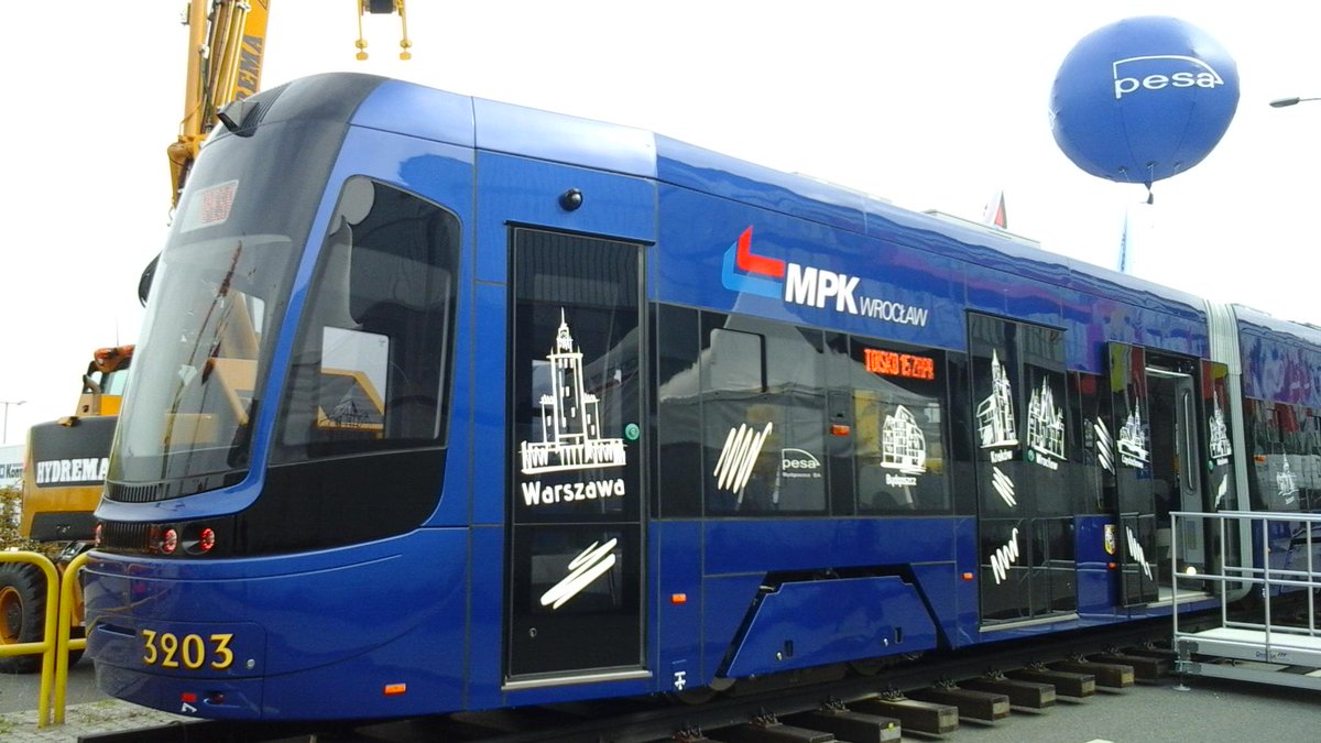 MobilityReports's tweet photo. Check out our highlights of day three at #Trako2015 international rail fair, Poland http://t.co/AeONhrSBVC #tram http://t.co/WEGwPo2K0P